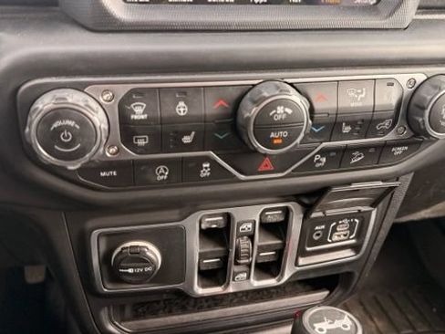 Used 2018 Jeep Wrangler Unlimited Sahara AWD/4WD image 19