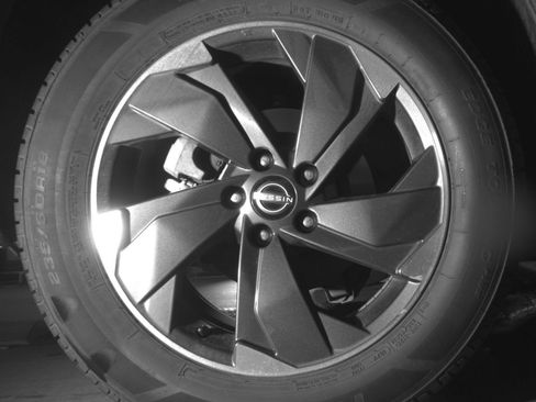 Used 2025 Nissan Rogue SV AWD/4WD image 18