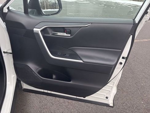 Certified 2022 Toyota RAV4 XLE image 9