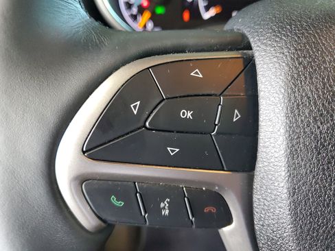 Used 2018 Jeep Grand Cherokee Limited image 23