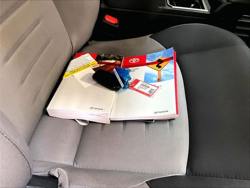 Used 2025 Toyota Tacoma TRD Off-Road image 30