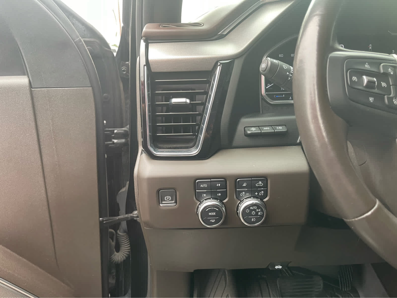 Used 2024 GMC Sierra 1500 Denali AWD/4WD image 14