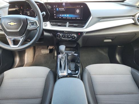 Used 2025 Chevrolet Trax LT w/ LT Convenience Package image 14