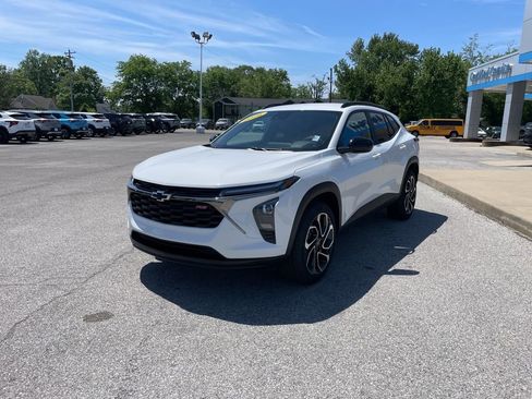 New 2026 Chevrolet Trax RS w/ Driver Confidence Package FWD image 3