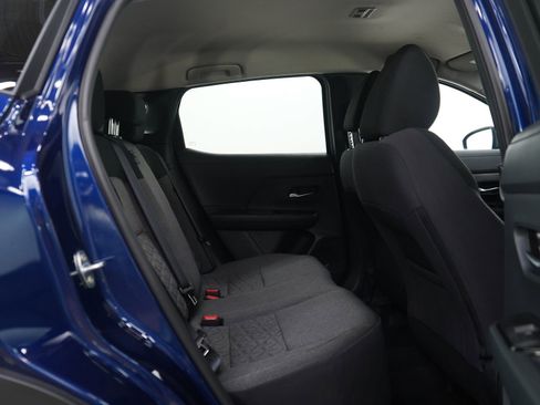 Used 2025 Nissan Kicks SV image 11