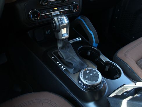 Used 2022 Ford Bronco Outer Banks image 19