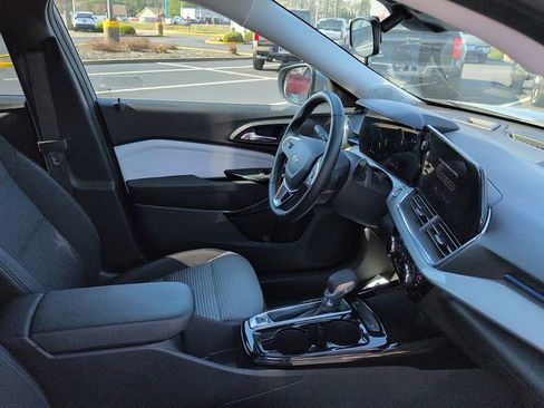 Used 2025 Chevrolet Trax LT w/ LT Convenience Package image 20