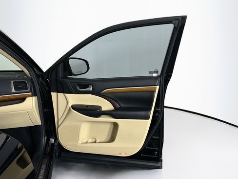 Used 2017 Toyota Highlander Limited image 35