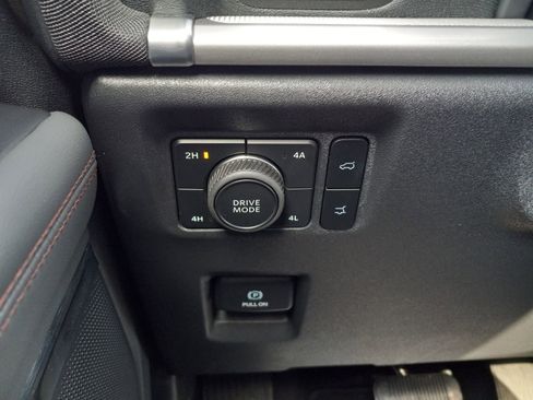 Used 2025 Ford Expedition Active AWD/4WD image 29