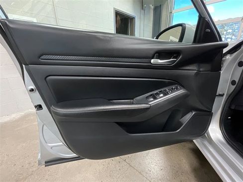 Used 2024 Nissan Altima 2.5 SV w/ SV Premium Package AWD/4WD image 10