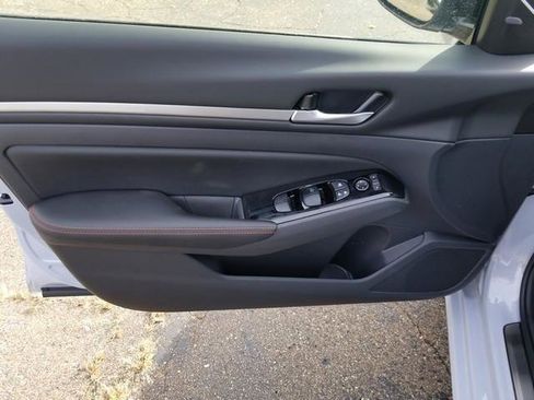 New 2025 Nissan Altima 2.5 SR FWD image 8