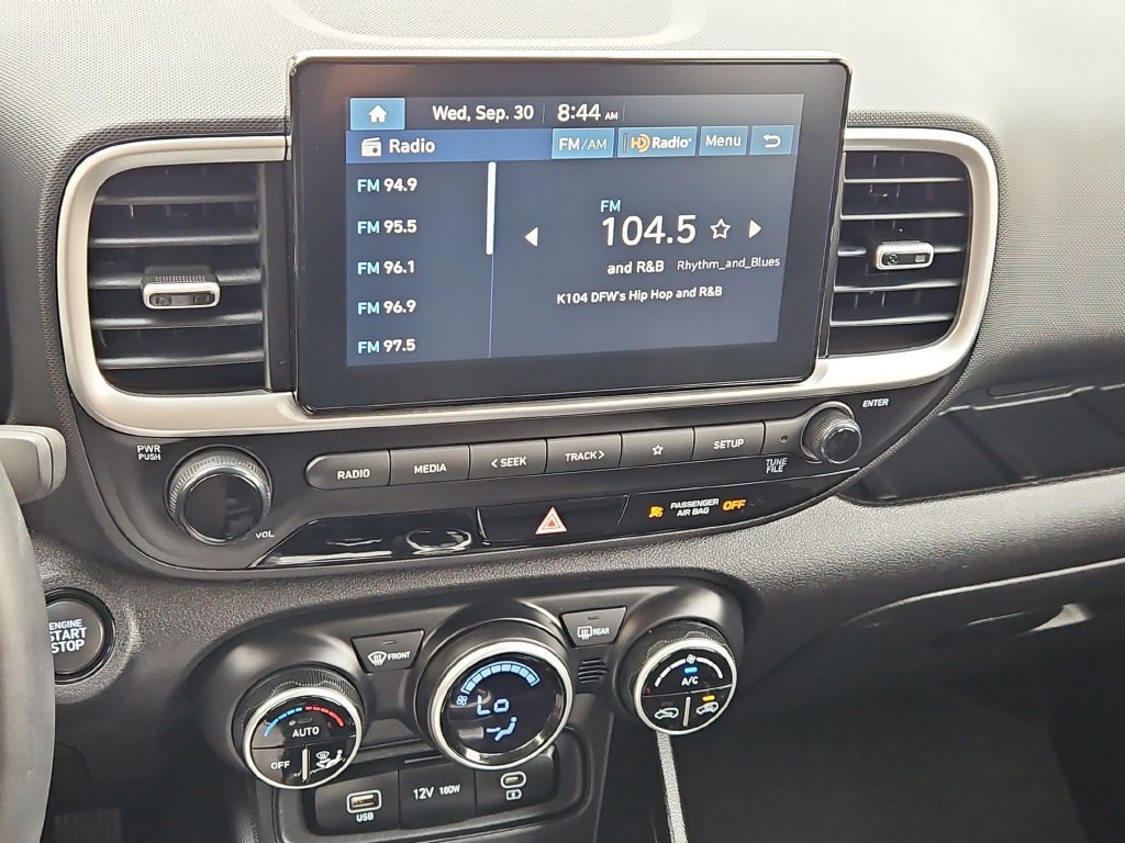 Used 2025 Hyundai Venue SEL FWD image 19