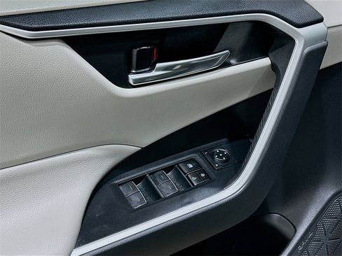 Used 2024 Toyota RAV4 XLE Premium image 17