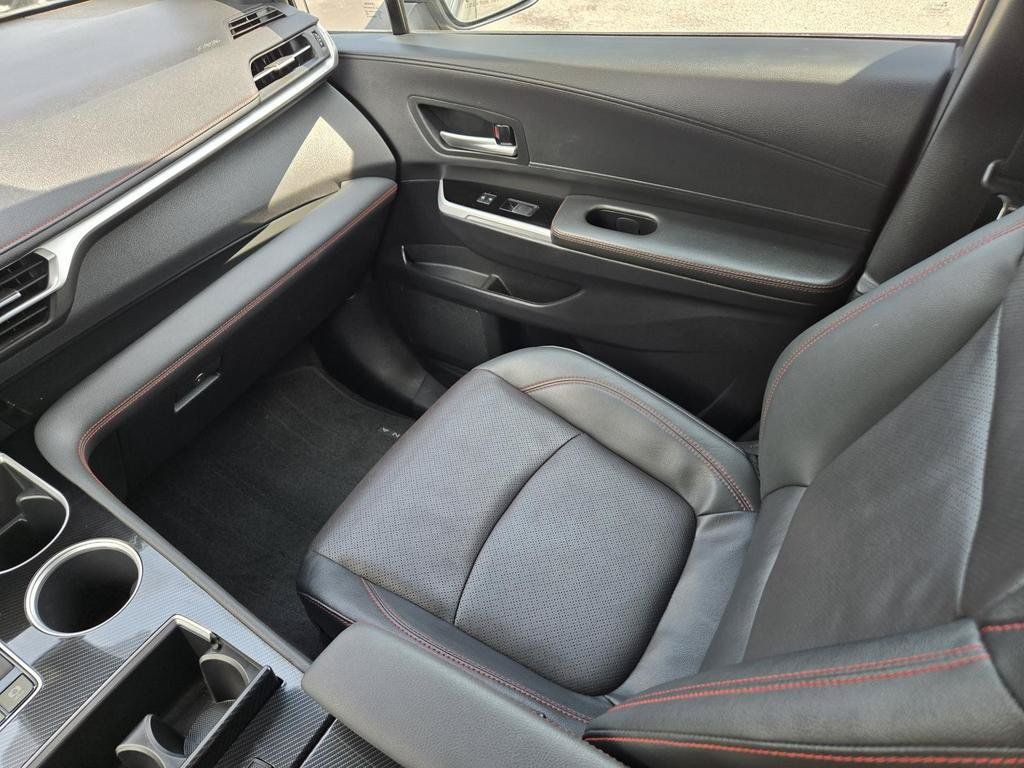 Used 2025 Toyota Sienna XSE w/ XSE Premium Package FWD image 22