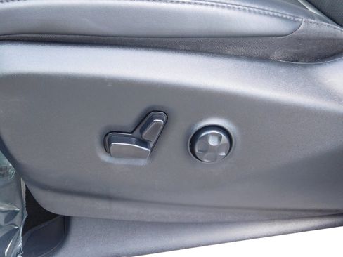 Used 2024 Chrysler Pacifica Limited FWD image 19
