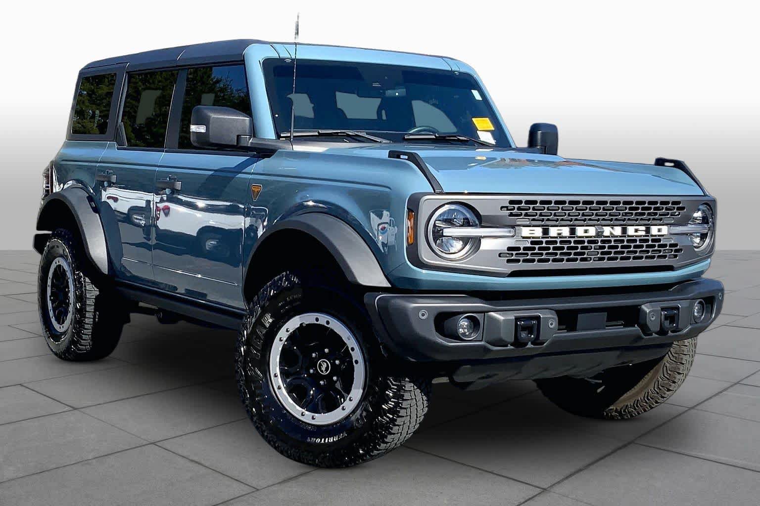 Used 2023 Ford Bronco Badlands w/ Sasquatch Package AWD/4WD image 3