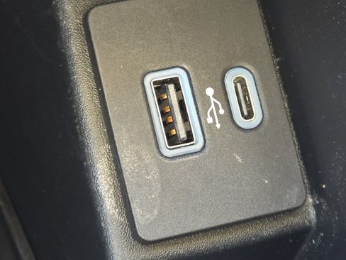 Used 2022 Ford Edge SEL w/ Convenience Package image 9