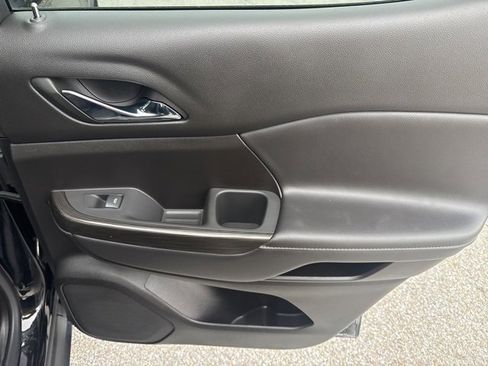 Used 2023 GMC Acadia SLT w/ Preferred Package image 24