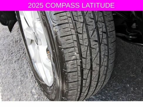 Used 2025 Jeep Compass Latitude image 31