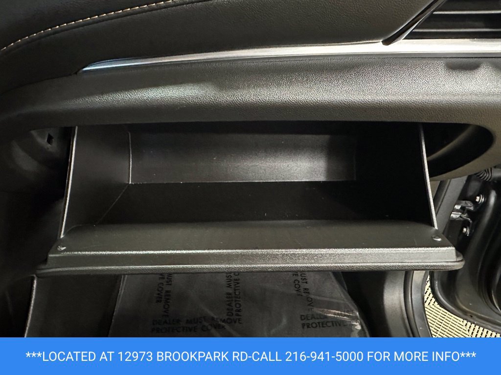 Used 2021 Chevrolet Traverse LT FWD image 29