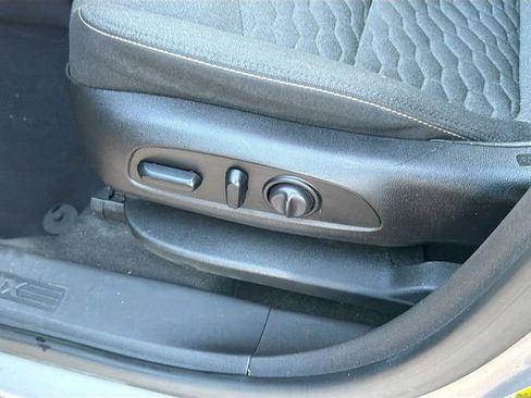 Used 2018 Chevrolet Equinox LT image 18