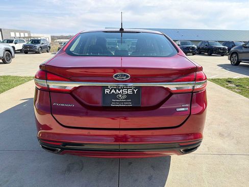 Used 2017 Ford Fusion SE w/ Fusion SE Technology Package image 5