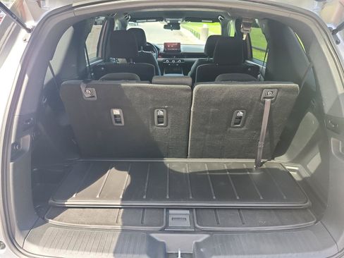 Used 2025 Honda Pilot Sport image 6