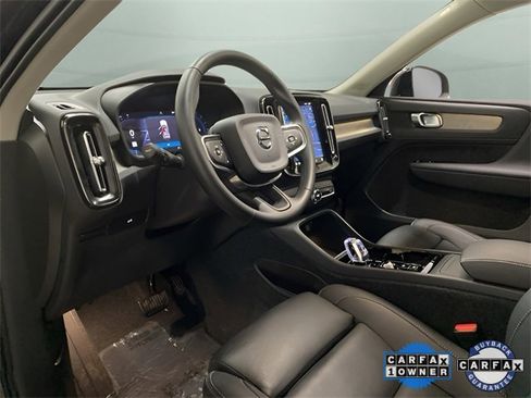 Used 2025 Volvo XC40 B5 Plus image 17