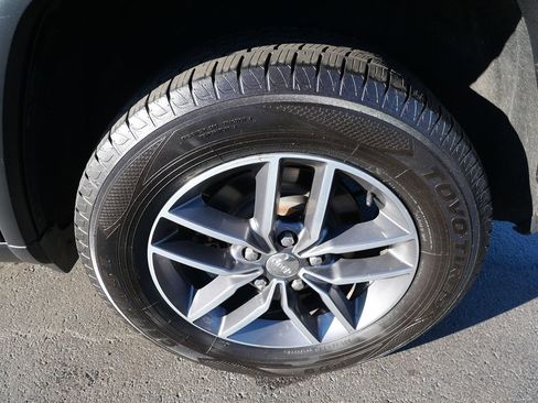 Used 2018 Jeep Grand Cherokee Limited image 35