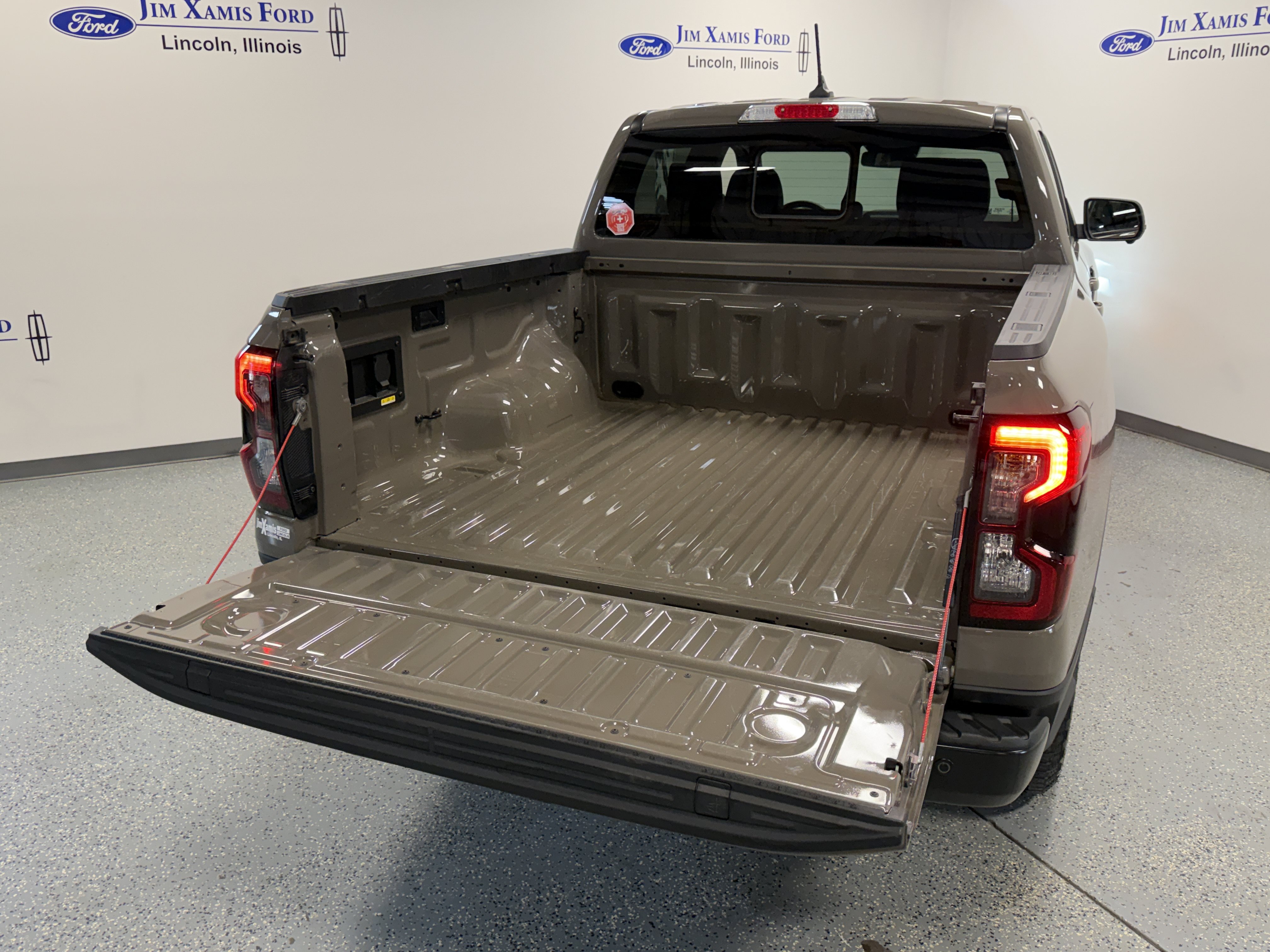 Used 2025 Ford Ranger Lariat w/ Black Appearance Package AWD/4WD image 24
