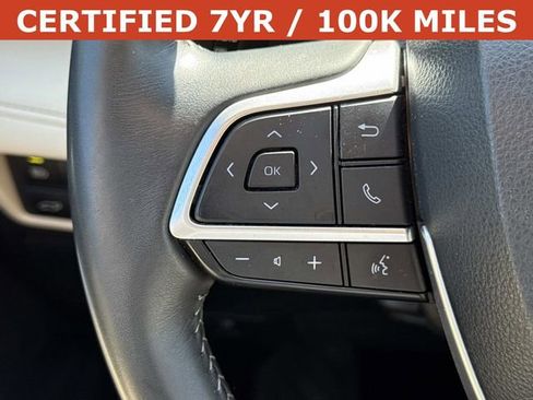 Used 2023 Toyota Highlander XLE AWD/4WD image 25