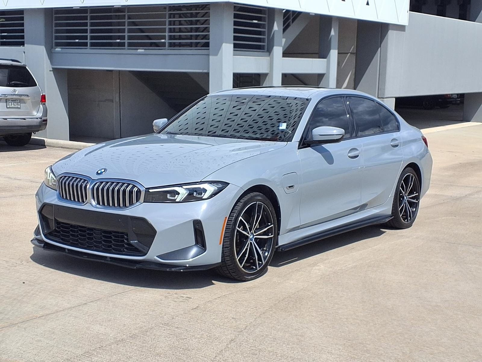 Used 2023 BMW 330e RWD image 27