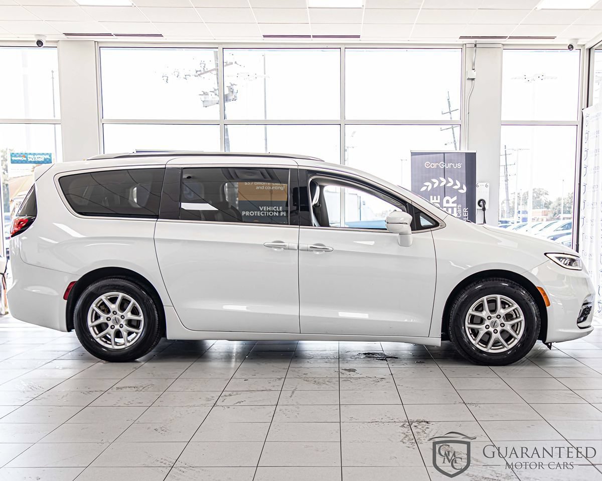 Used 2021 Chrysler Pacifica Touring-L FWD image 9