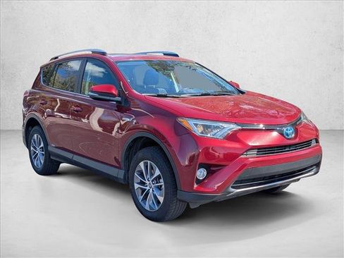 Used 2018 Toyota RAV4 XLE image 3