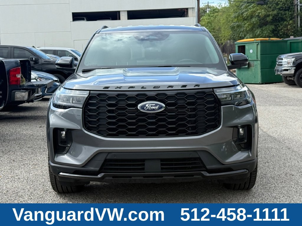 Used 2025 Ford Explorer ST-Line w/ ST-Line Street Pack AWD/4WD image 5