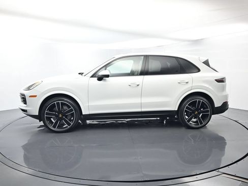 Certified 2023 Porsche Cayenne Platinum Edition AWD/4WD image 2