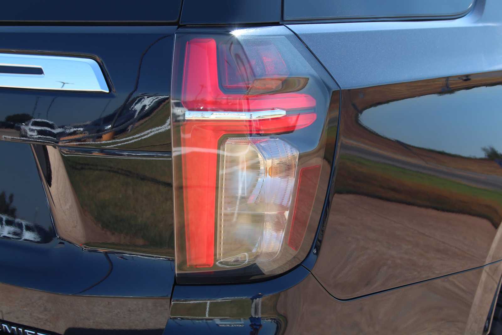 Used 2023 Chevrolet Tahoe Premier AWD/4WD image 18