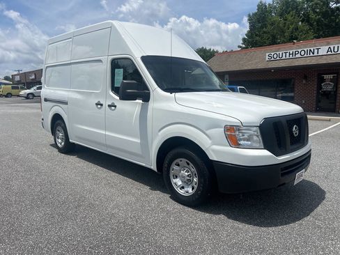 Used 2020 Nissan NV 2500 SV w/ Back Door Glass Package image 9