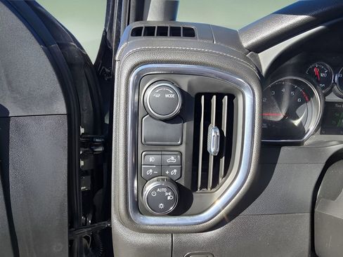 Used 2022 Chevrolet Silverado 2500 LT w/ Convenience Package image 19