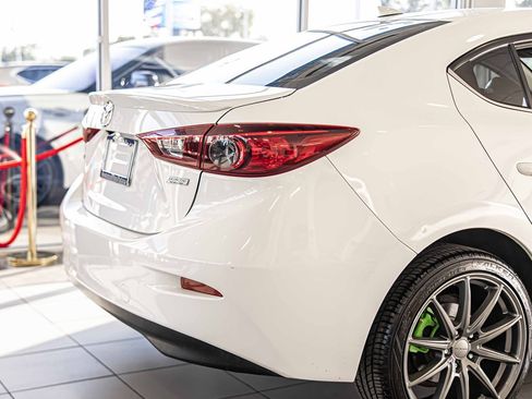 Used 2017 MAZDA MAZDA3 Grand Touring image 12