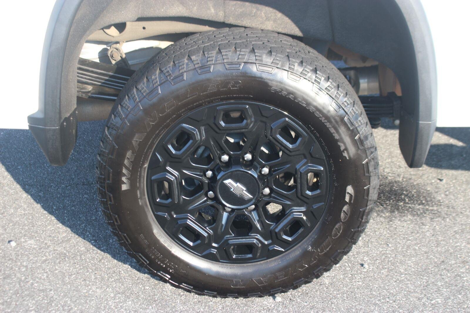 Used 2020 Chevrolet Silverado 2500 LTZ w/ Safety Package AWD/4WD image 39