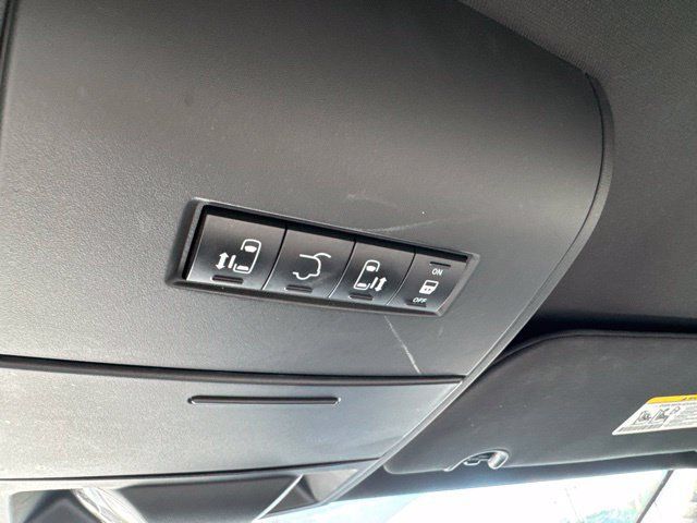 Used 2019 Dodge Grand Caravan SXT FWD image 20
