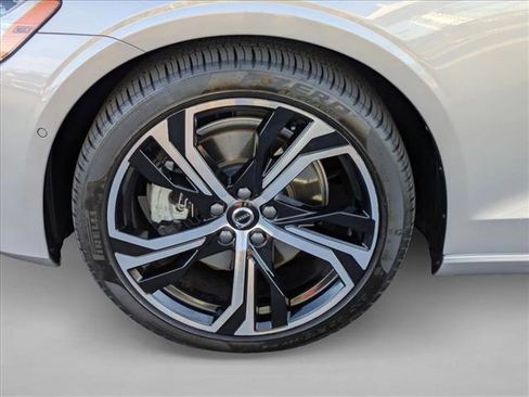 Used 2024 Volvo S60 B5 Plus image 23