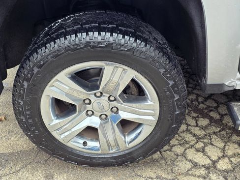 Used 2018 Chevrolet Silverado 1500 Custom w/ Custom Value Package AWD/4WD image 14