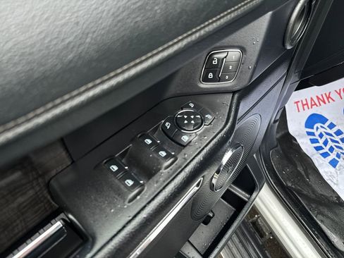 Used 2021 Ford Expedition Limited image 11