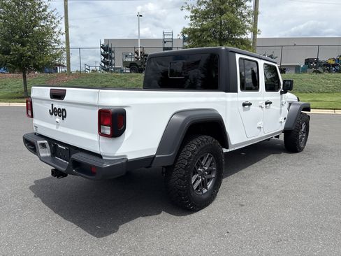 Used 2025 Jeep Gladiator Sport AWD/4WD image 9