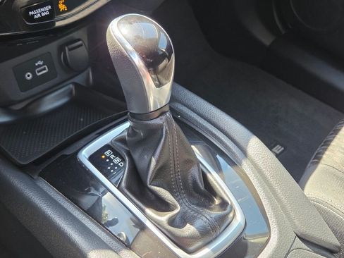 Used 2019 Nissan Rogue SV AWD/4WD image 32