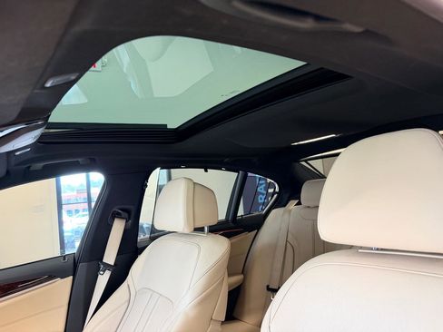 Used 2019 BMW 530i w/ Premium Package image 23