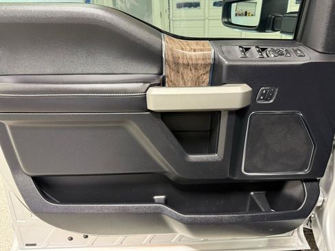 Used 2017 Ford F250 Lariat w/ Lariat Value Package image 10