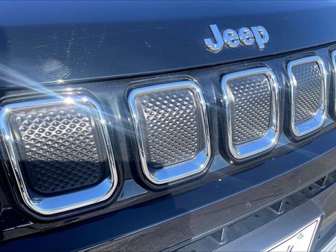 Used 2022 Jeep Compass Limited image 24